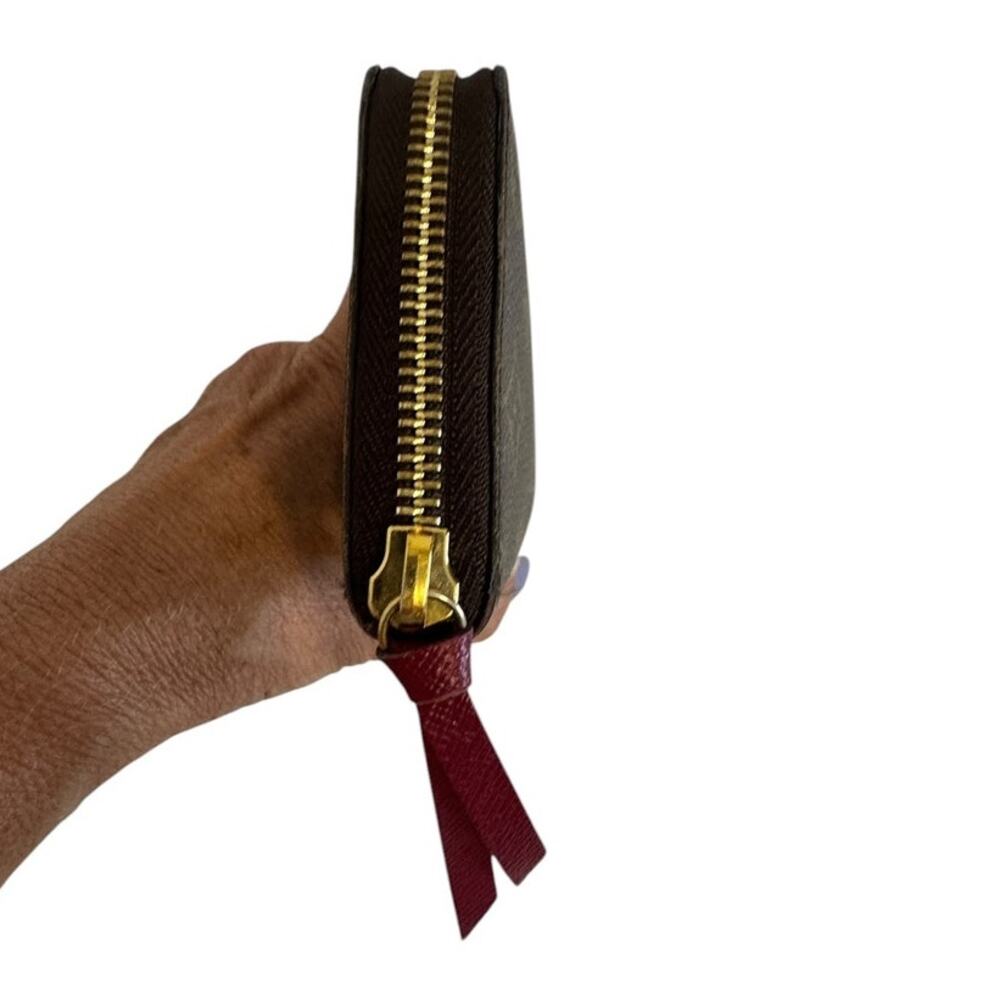 Louis Vuitton Zippy Wallet Monogram and Red Interior Gold Hardware Zipper Close - Picture 3 of 8